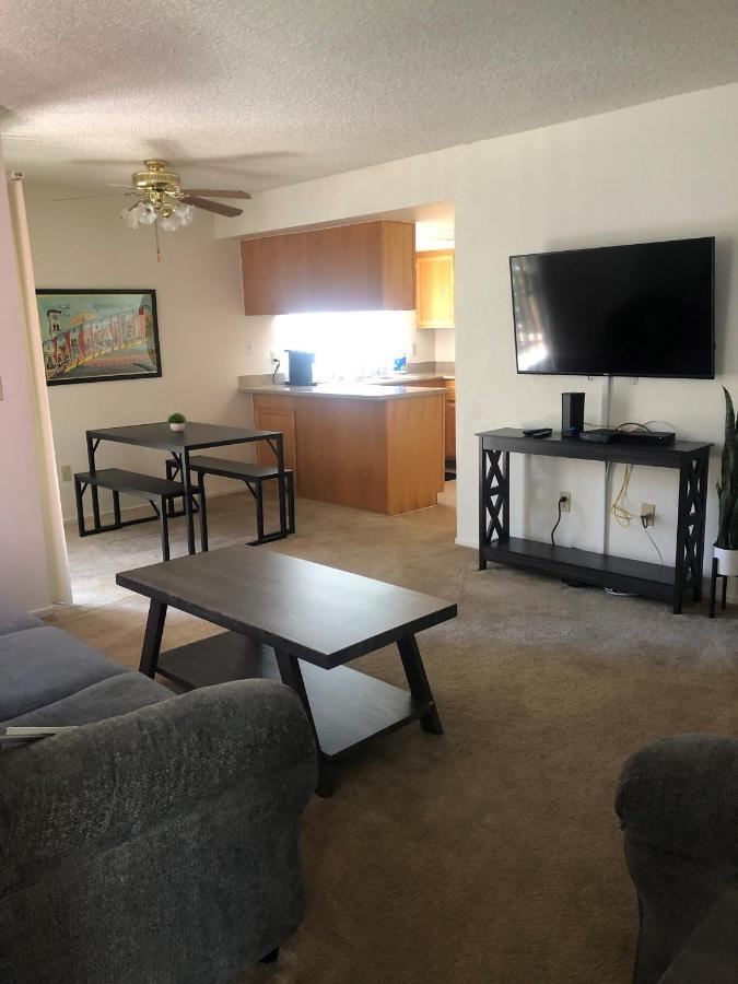Whispering Meadows Apartments Бейкърсфийлд Екстериор снимка
