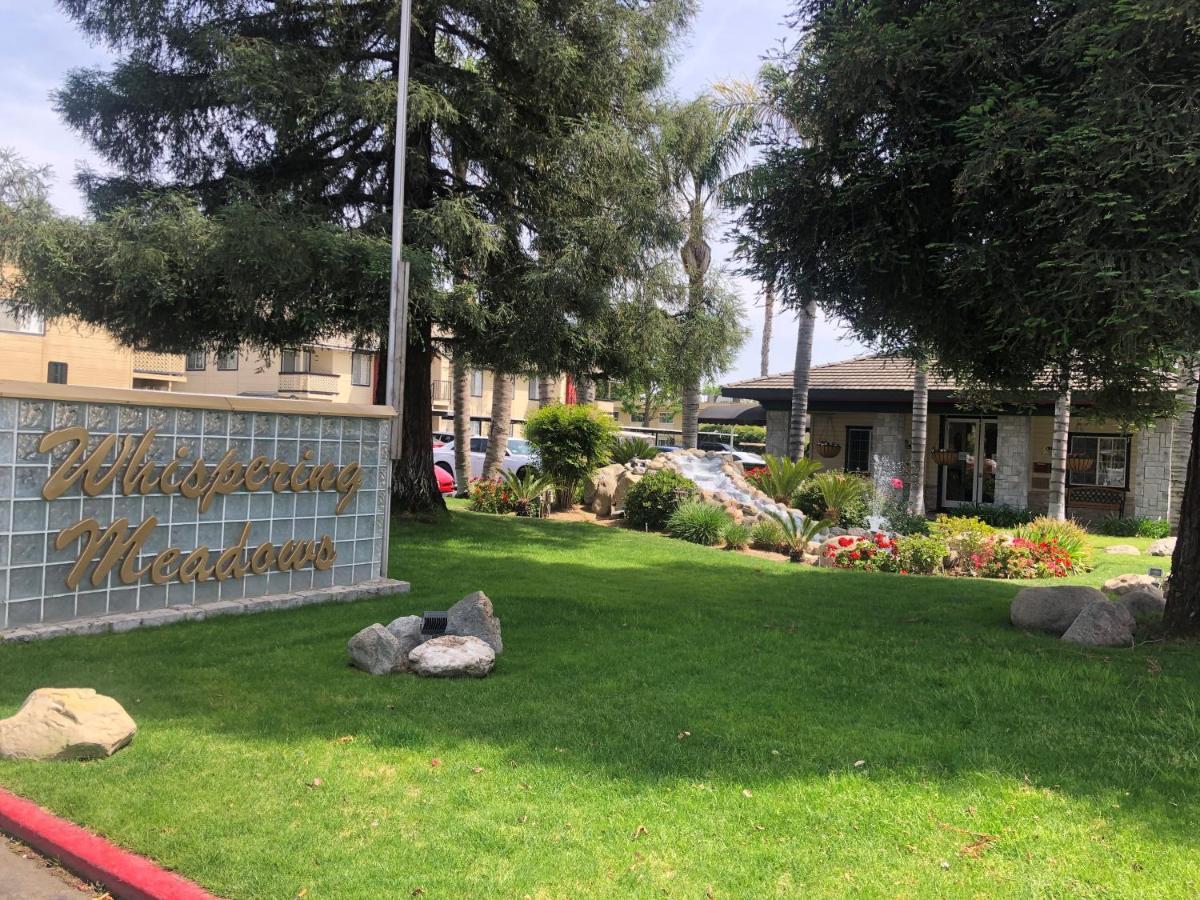 Whispering Meadows Apartments Бейкърсфийлд Екстериор снимка