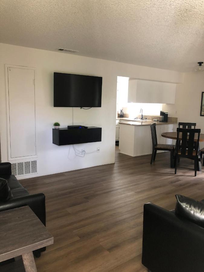 Whispering Meadows Apartments Бейкърсфийлд Екстериор снимка