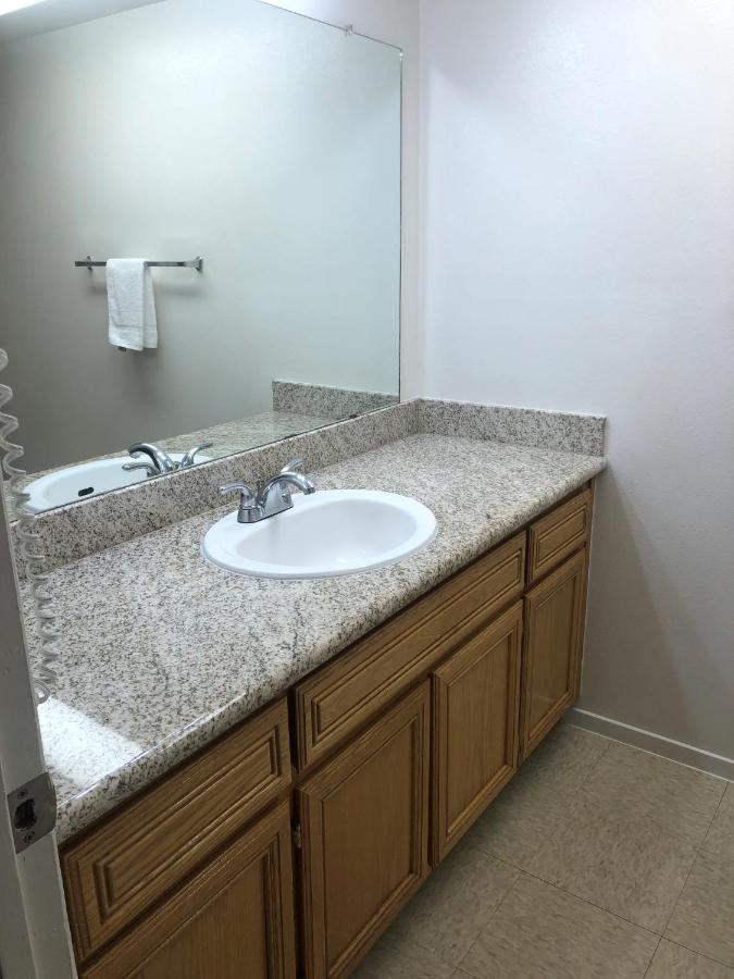 Whispering Meadows Apartments Бейкърсфийлд Екстериор снимка