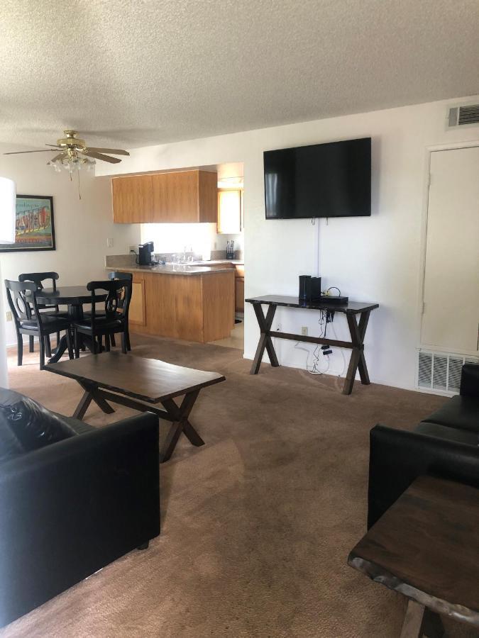 Whispering Meadows Apartments Бейкърсфийлд Екстериор снимка