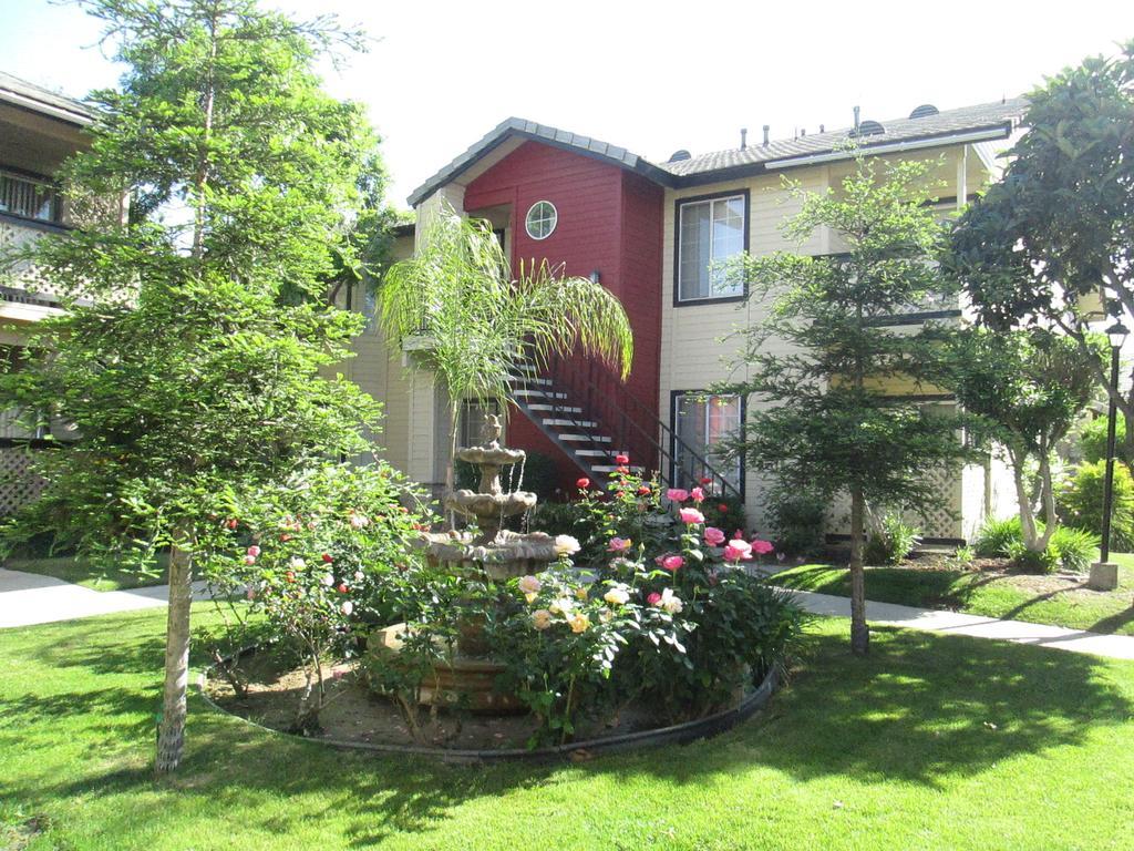 Whispering Meadows Apartments Бейкърсфийлд Екстериор снимка
