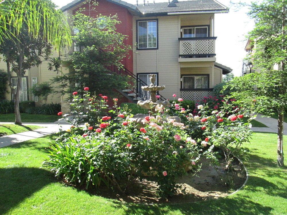 Whispering Meadows Apartments Бейкърсфийлд Екстериор снимка