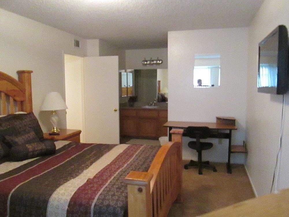 Whispering Meadows Apartments Бейкърсфийлд Екстериор снимка