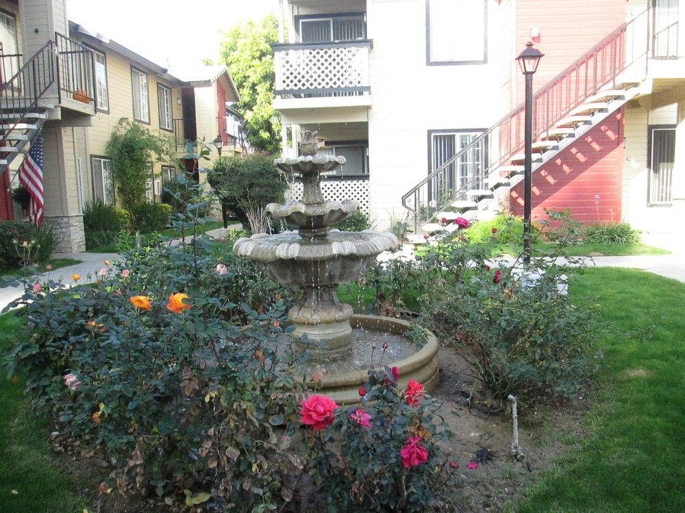 Whispering Meadows Apartments Бейкърсфийлд Екстериор снимка