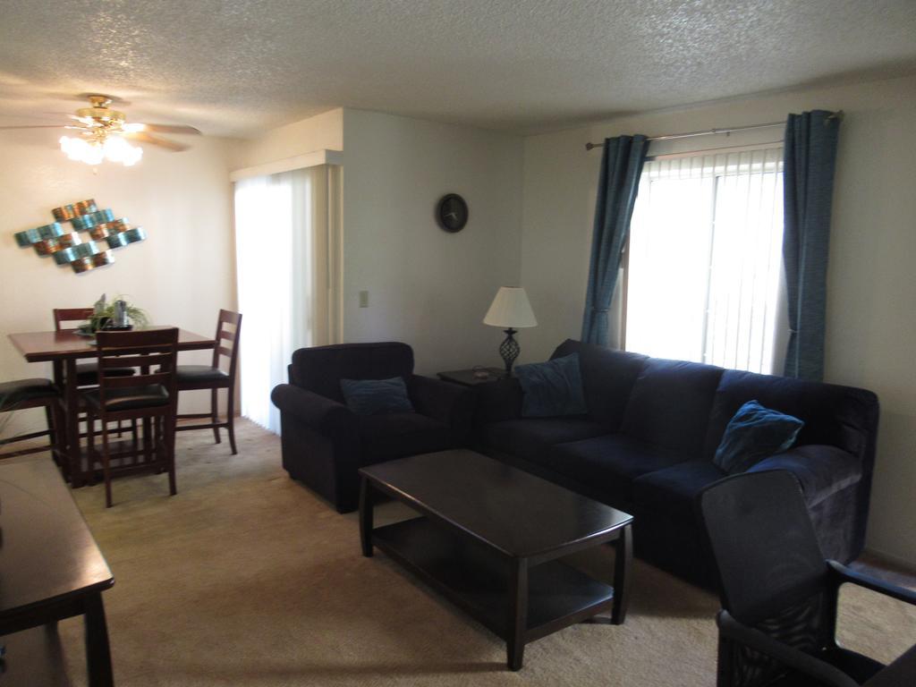 Whispering Meadows Apartments Бейкърсфийлд Екстериор снимка