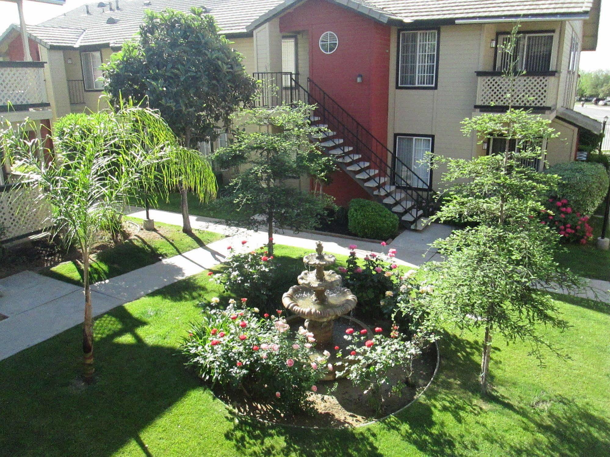 Whispering Meadows Apartments Бейкърсфийлд Екстериор снимка