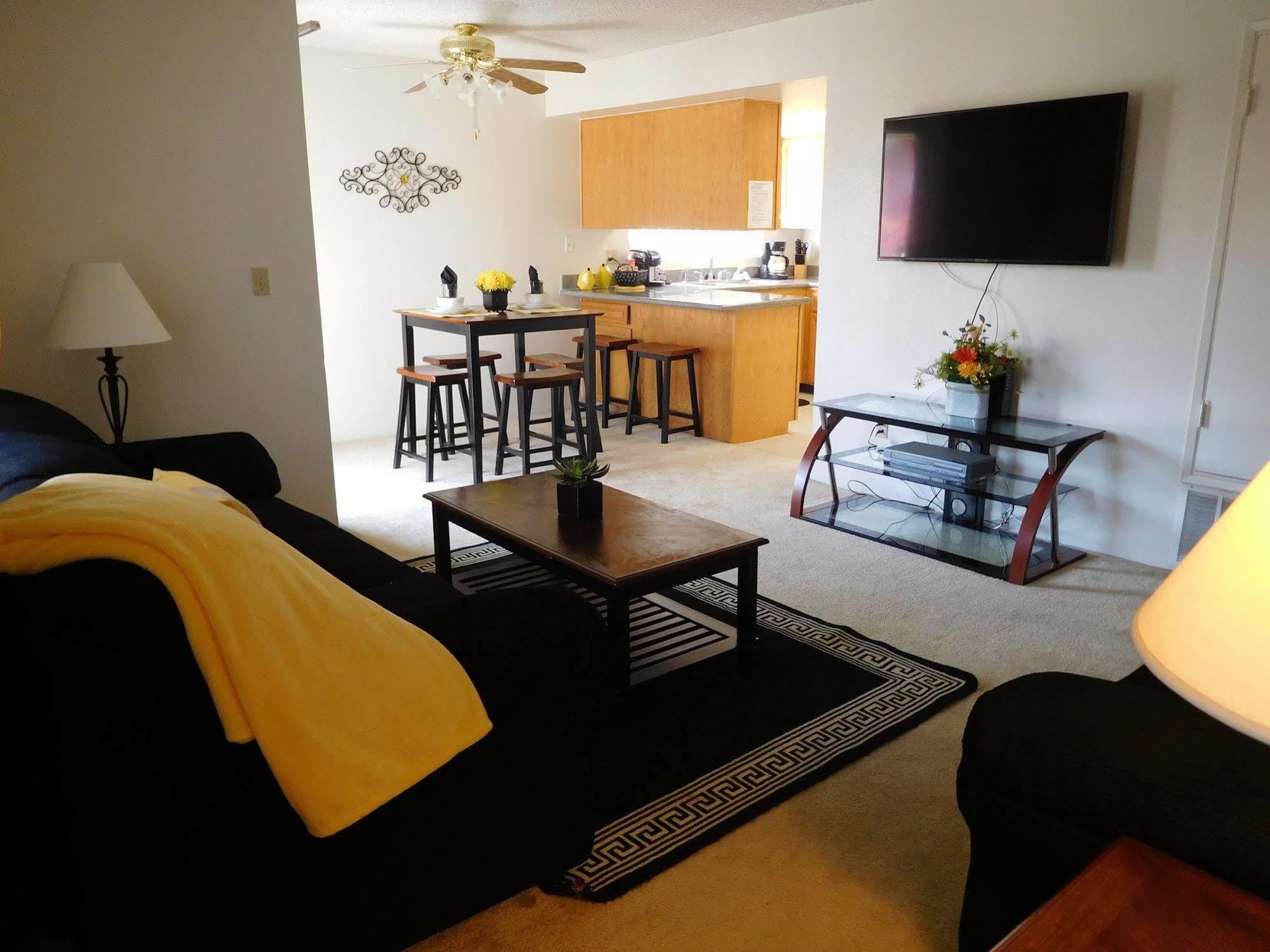 Whispering Meadows Apartments Бейкърсфийлд Екстериор снимка