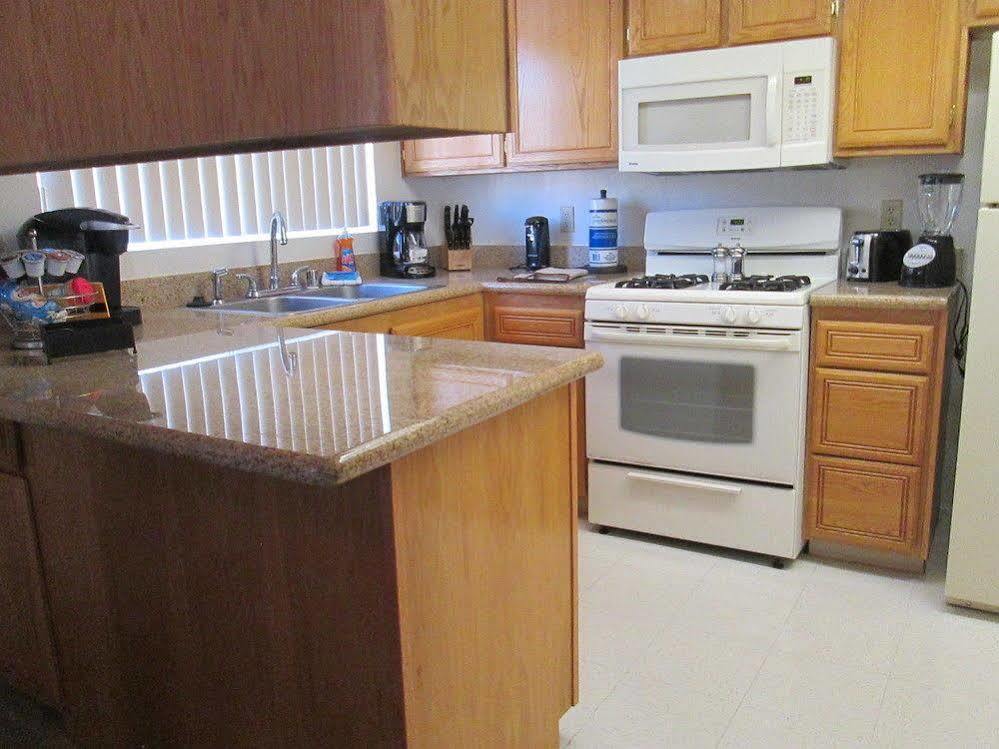Whispering Meadows Apartments Бейкърсфийлд Екстериор снимка