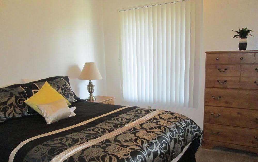 Whispering Meadows Apartments Бейкърсфийлд Екстериор снимка
