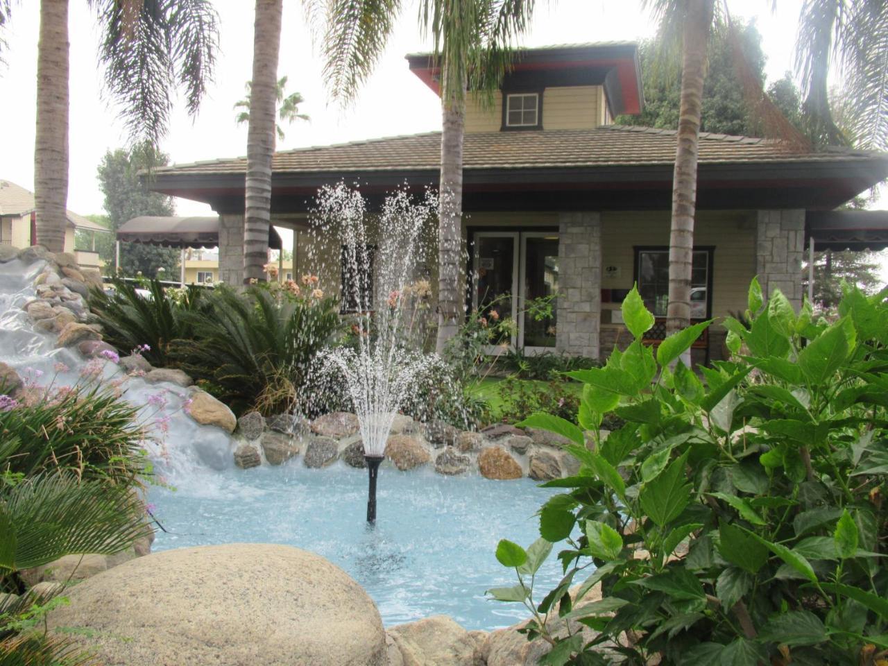 Whispering Meadows Apartments Бейкърсфийлд Екстериор снимка